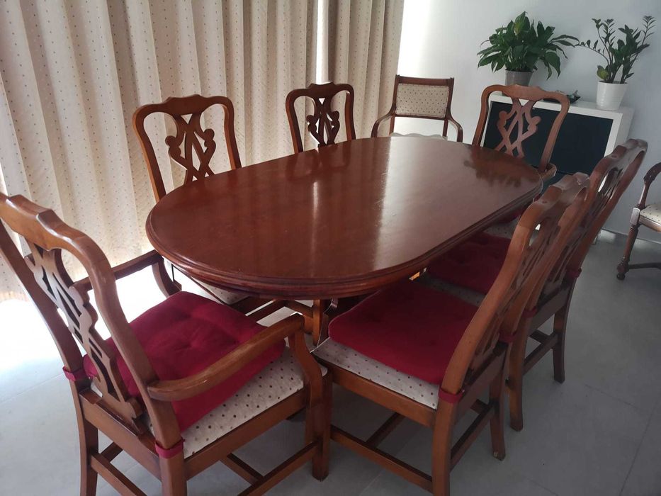 Mesa e 6 cadeiras de sala e jantar