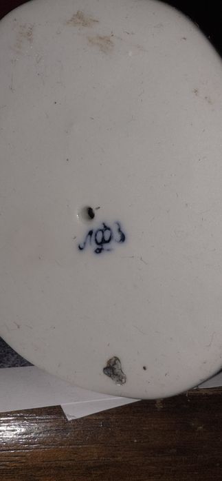 Фарфоровая статуэтка Лыжник