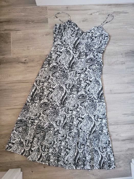 Bawełniana sukienka midi Zara print boho paisley dekolt falbana