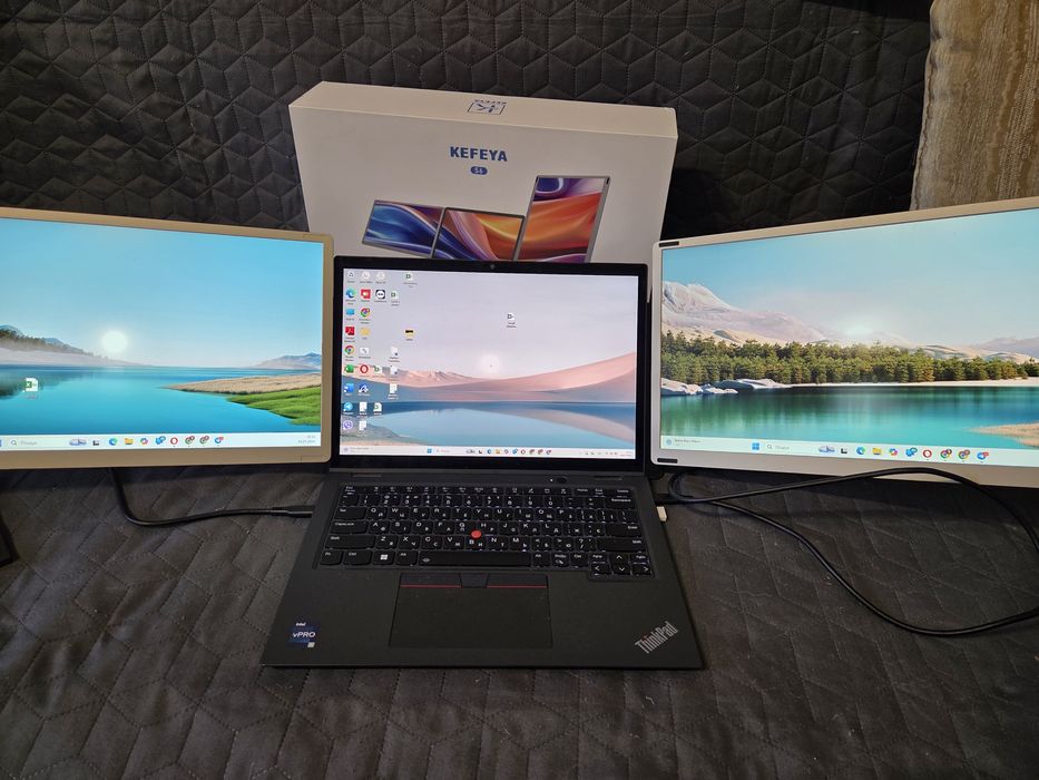 Два додаткові портативні екрани