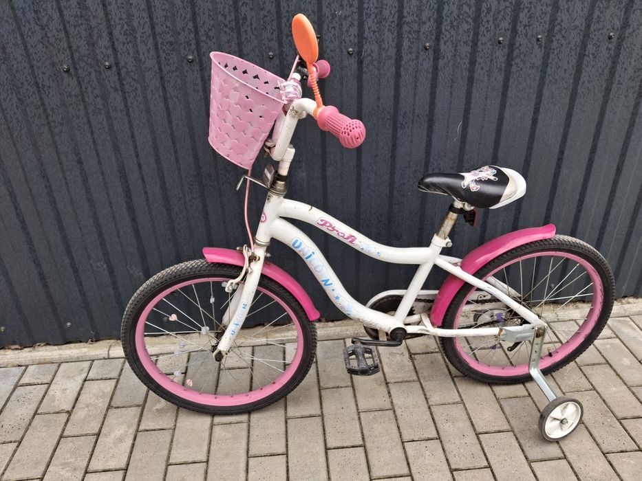 Велосипед для дівчинки.На ходу.