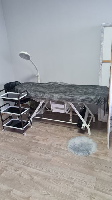 Здам кушетку та місце бровиста на півмісяця, місяць, погодинно