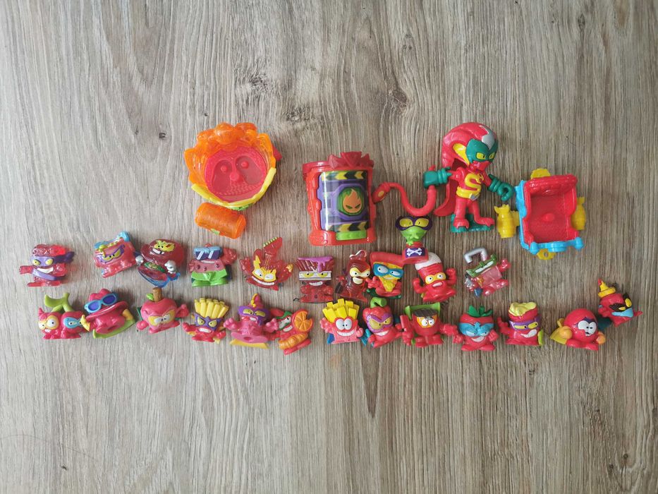 Zestaw czerwony super zings things 27 elementów pojazdy superkid