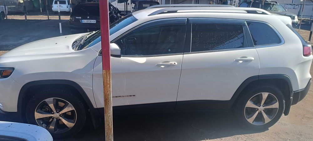 обменяю или продам джип чероки кл