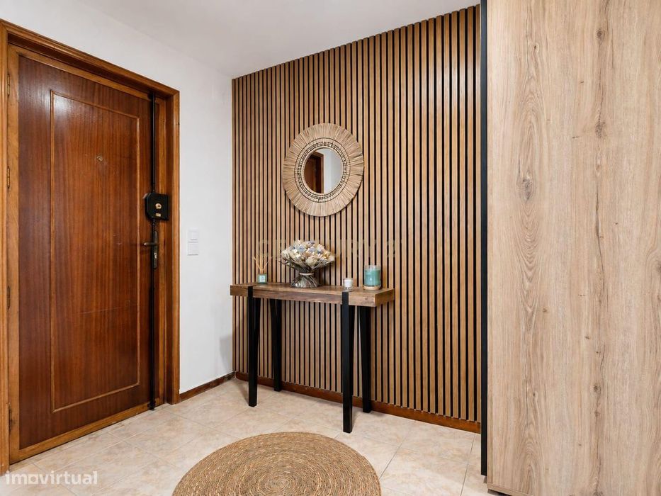 T2 Remodelado Com Excelentes Áreas, Elevador, Garagem