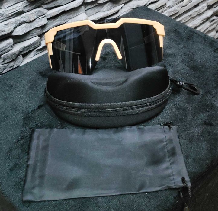 Nowe okulary przeciwsłoneczne z etui