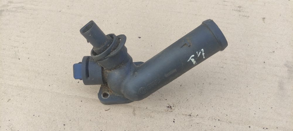 Патрубок фланец охолодження, кран пічки тройнік VWT4