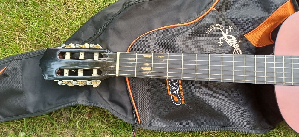 Gitara akustyczna używana