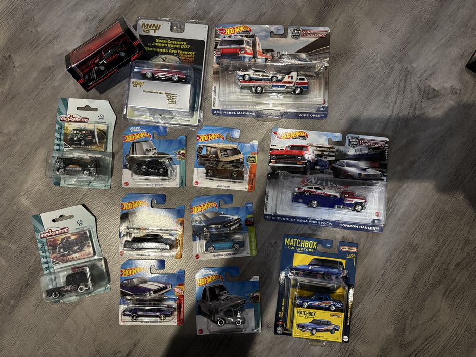 Kolekcja modeli w skali 1/64 Hot Wheels i inne