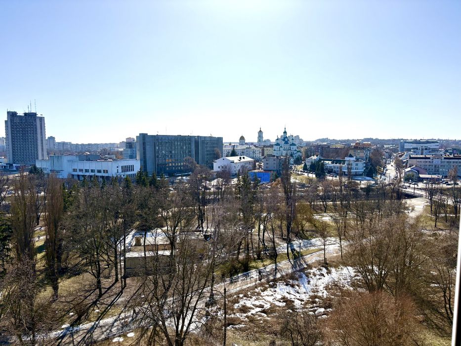 Продам 2-во поверхову квартиру в центрі міста