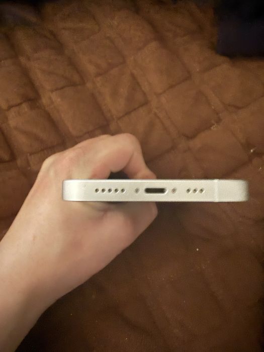 Продам Iphone 13