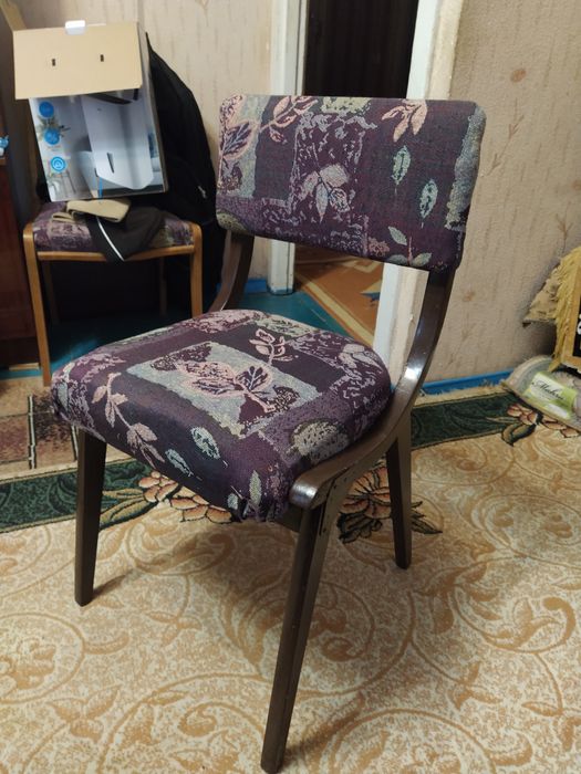 Стулья деревянные, мебельные.