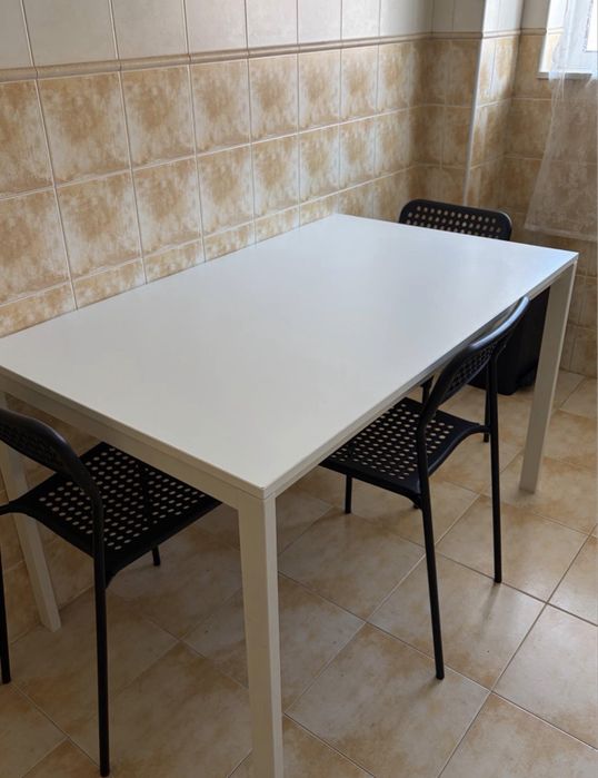 Mesa com cadeiras