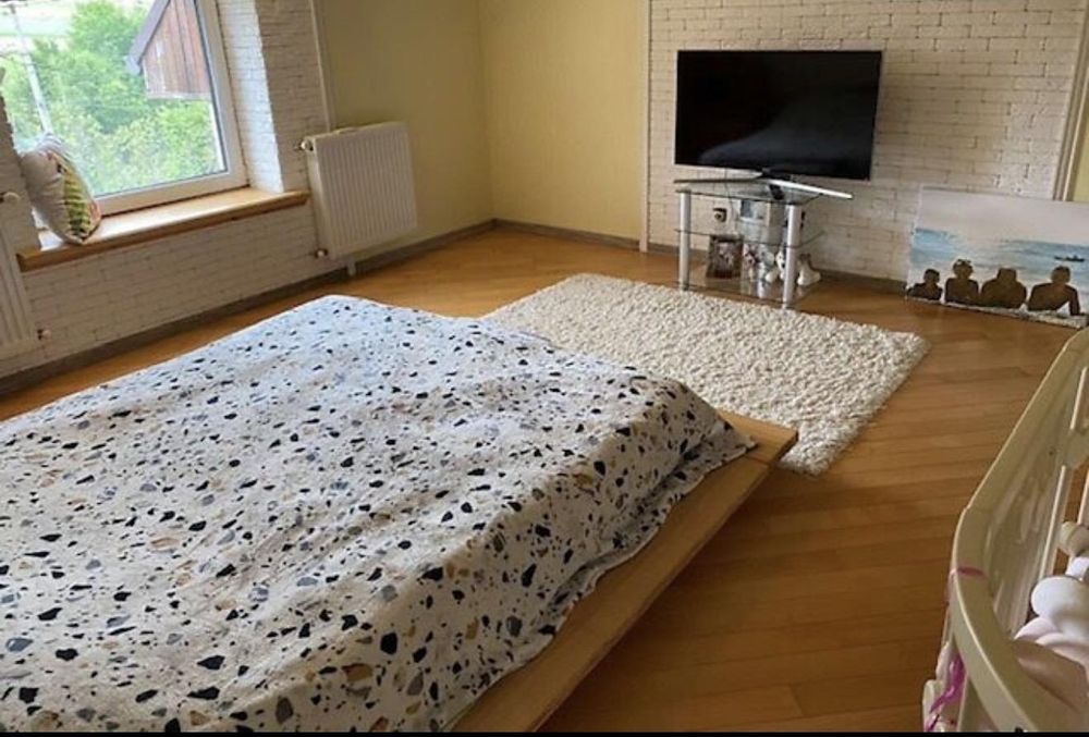 Продається просторий двоповерховий будинок у селі Ярок — ідеальне поєд