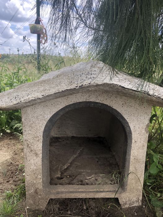 2 casotas para cães de porte pequeno/medio