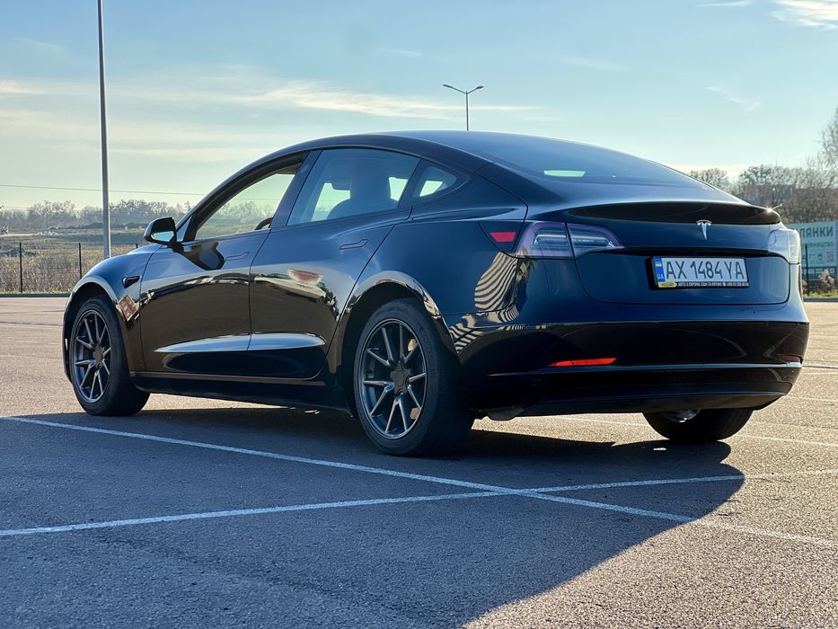 Tesla model 3 LFP 2022 14 тис ки