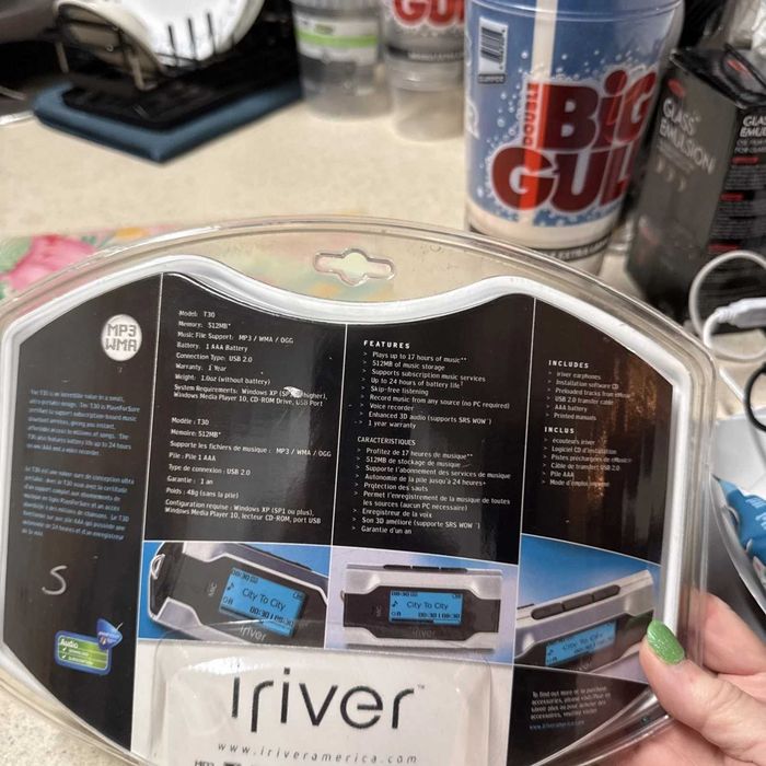 Новий запаяний MP3 плеєр iRiver T30 512MB сріблястий на AAA батарейках