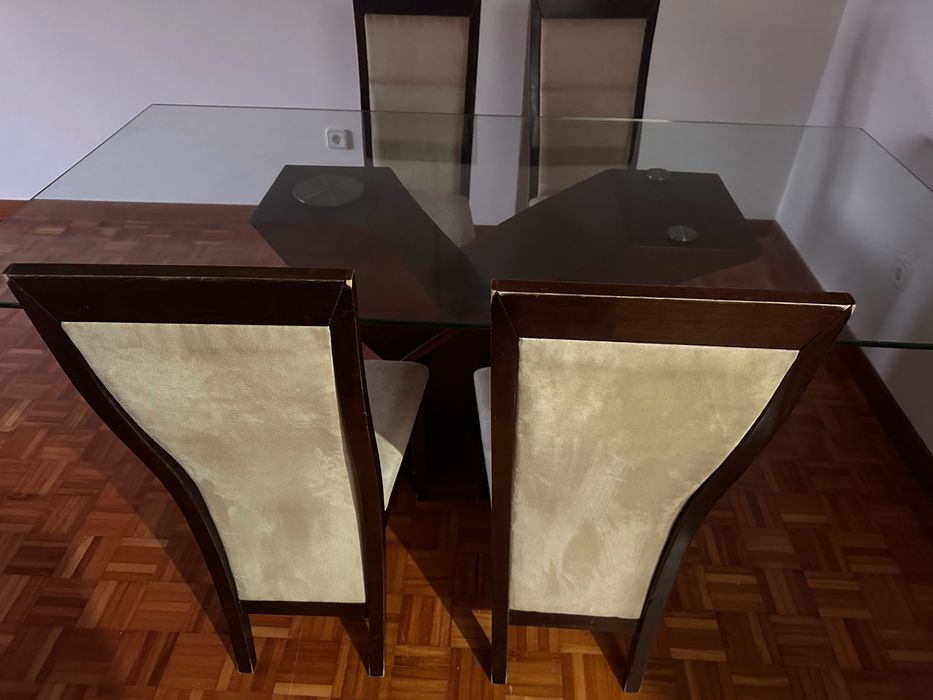 Mesa de cozinha com 4 cadeiras