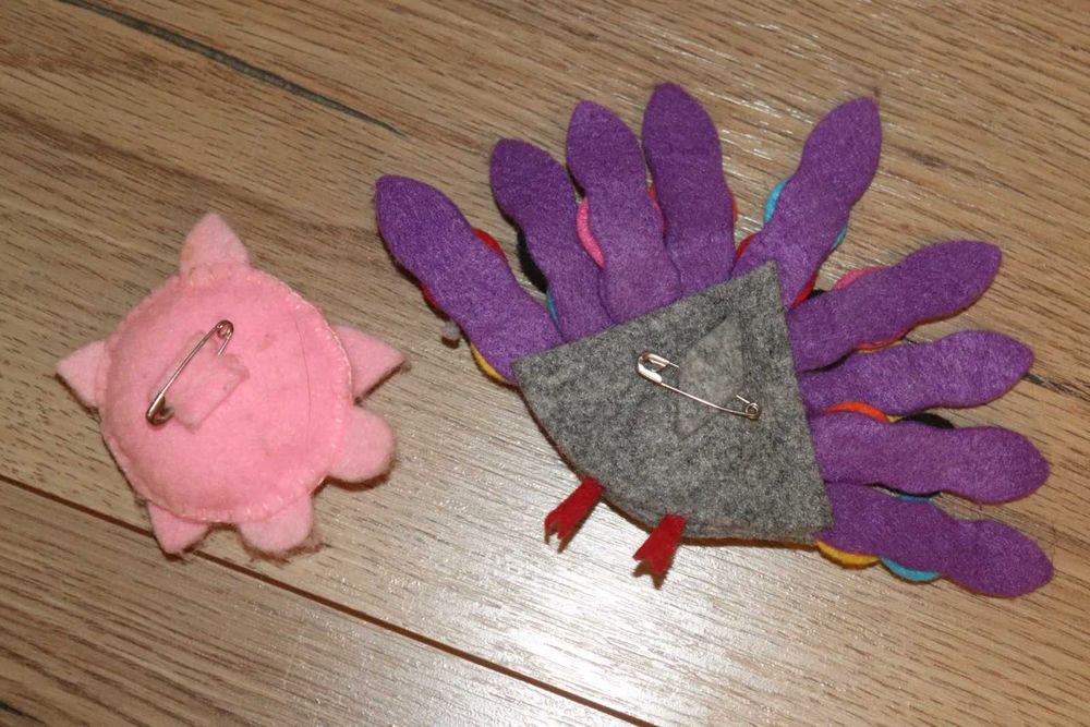 dwie filcowe broszki (handmade) dla dziewczynki