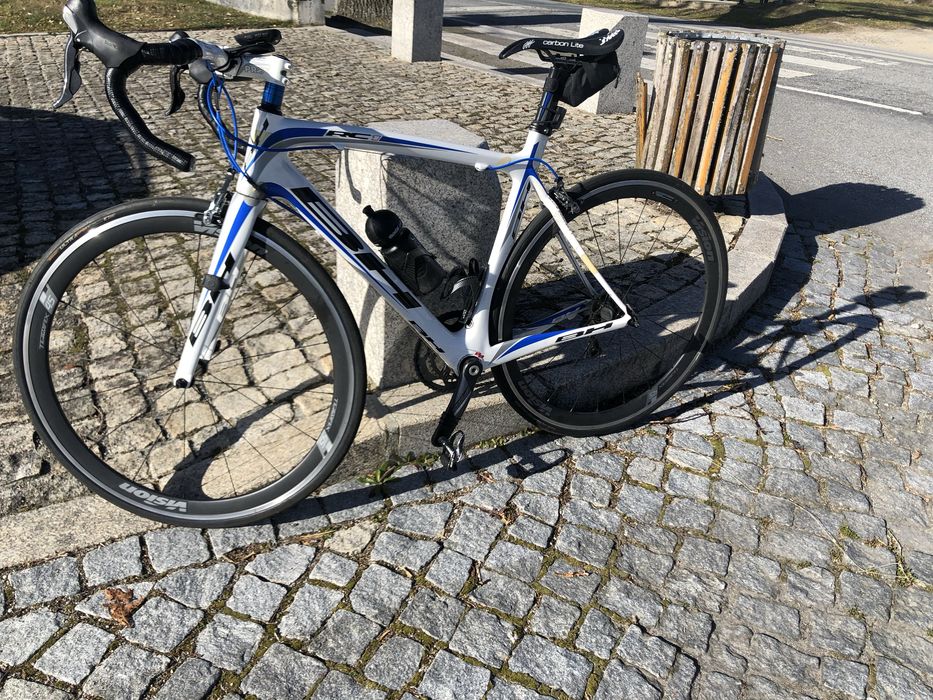 Vendo bicicleta toda em carbono