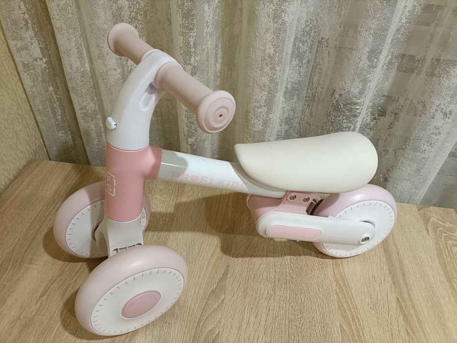 Продам дитячий біговел