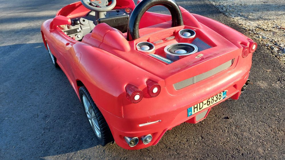Duże auto Ferrari kabriolet dla dziecka