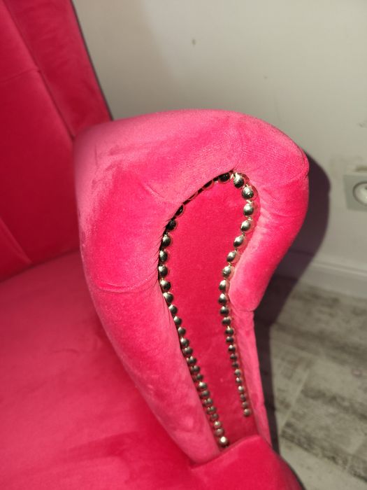 Fotel uszak fuksja super stan