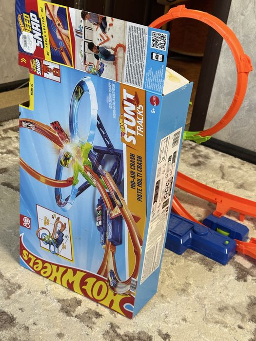 Hot Wheels Stunt tracks Невероятные воздушные столкновения