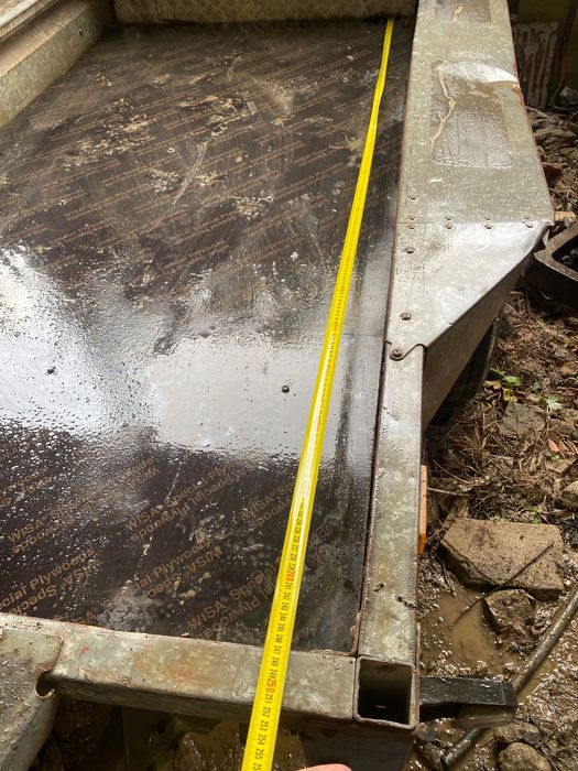 Vendo reboque em bom estado , com rampa metálica e rodado duplo.