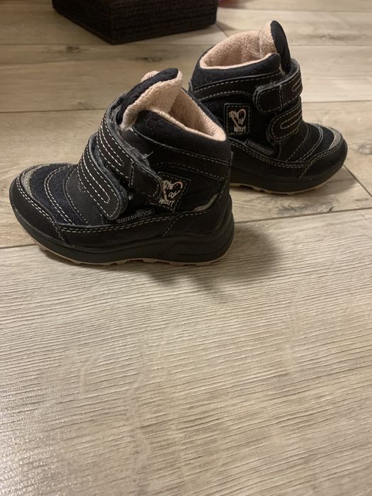 Зимове взуття на дівчинку