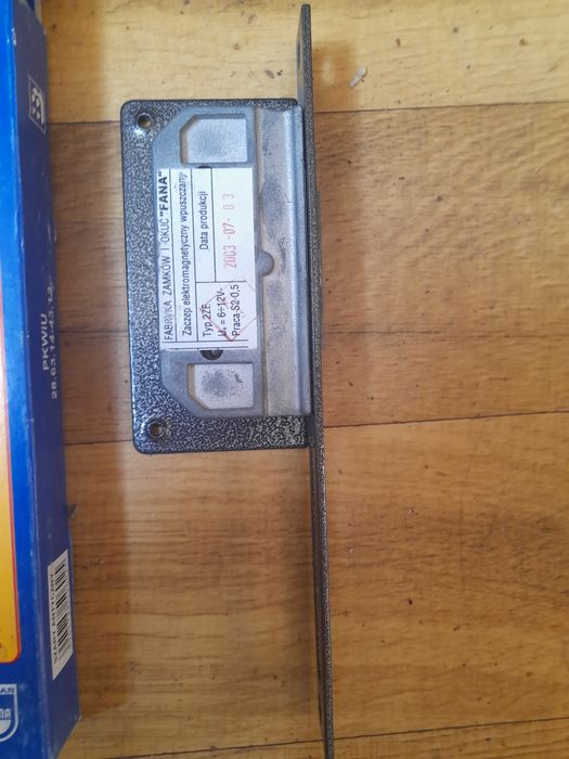 Zaczep elektromagnetyczny wpuszczany