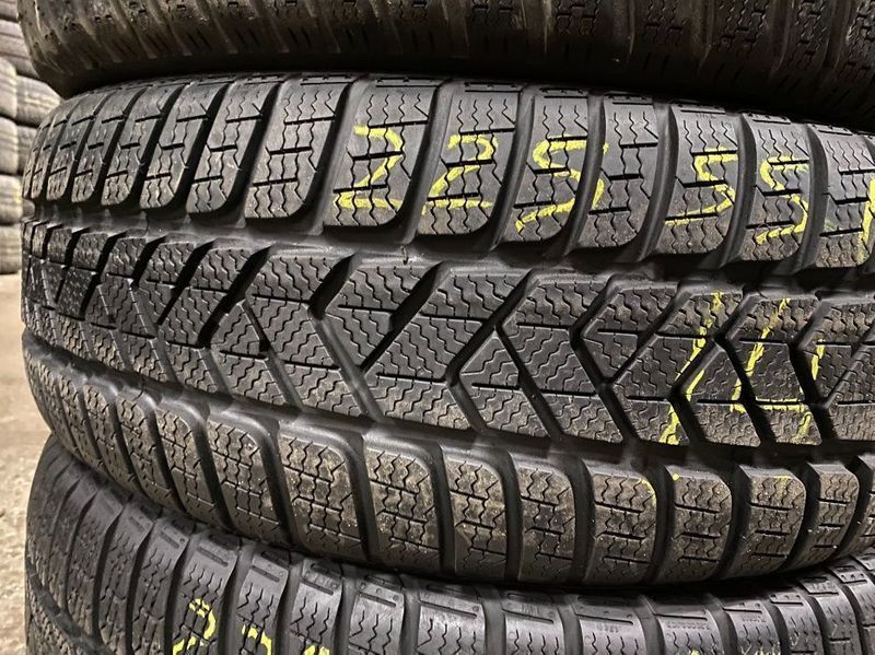 225/55/17 R17 Pirelli Winter SottoZero 3 RFT