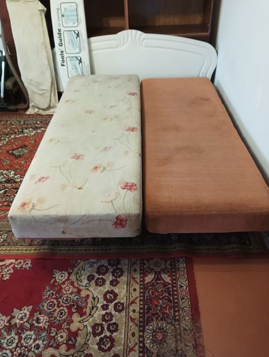 Кровать односпальная. Диван.