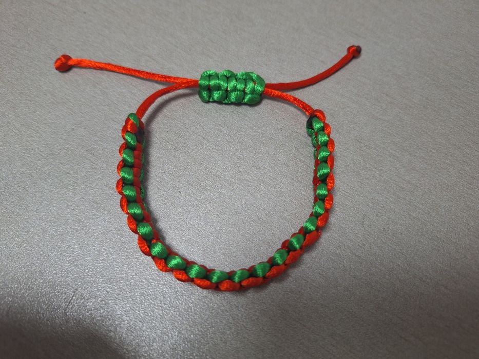 Браслет плетений ( шовкова нитка)