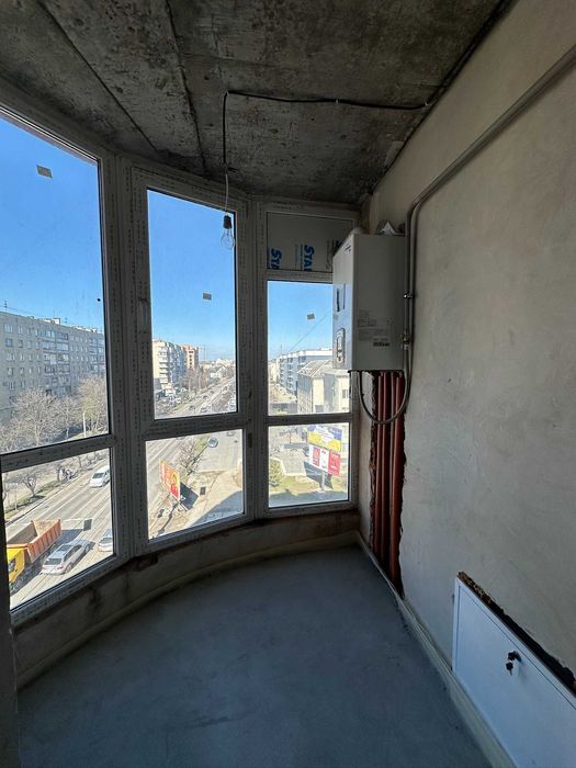 Здана 3 кім.квартира з чорновим ремонтом по вул.Коновальця