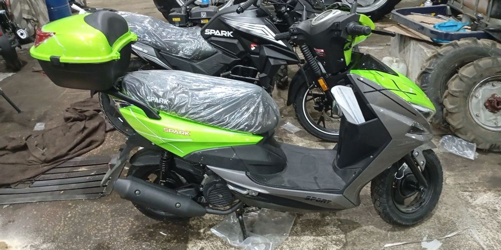 Продам скутер Спарк новий