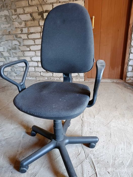продам оф1сне крісло.