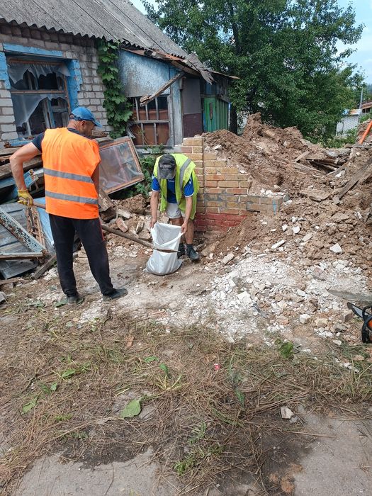 Уборка участка под ключ, покос травы, спил деревьев, корчевка пней.