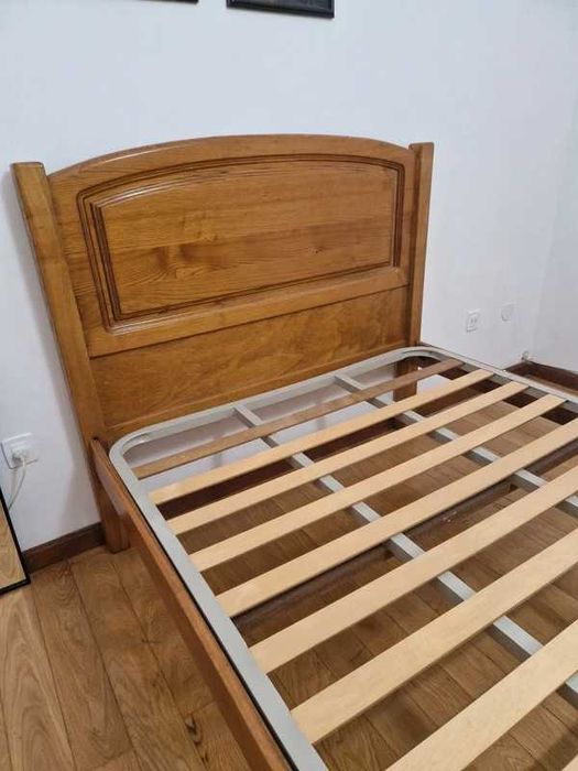 Cama de madeira corpo e meio com estrado