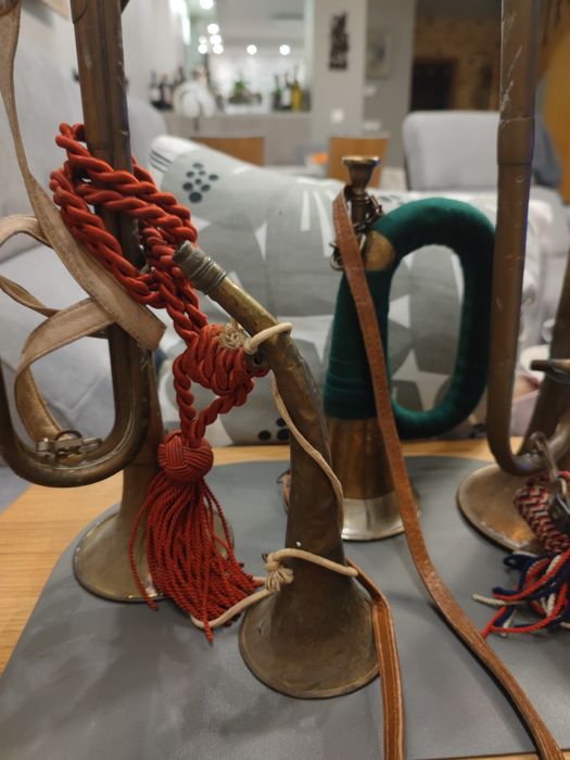 Zestaw trąbek wojskowych