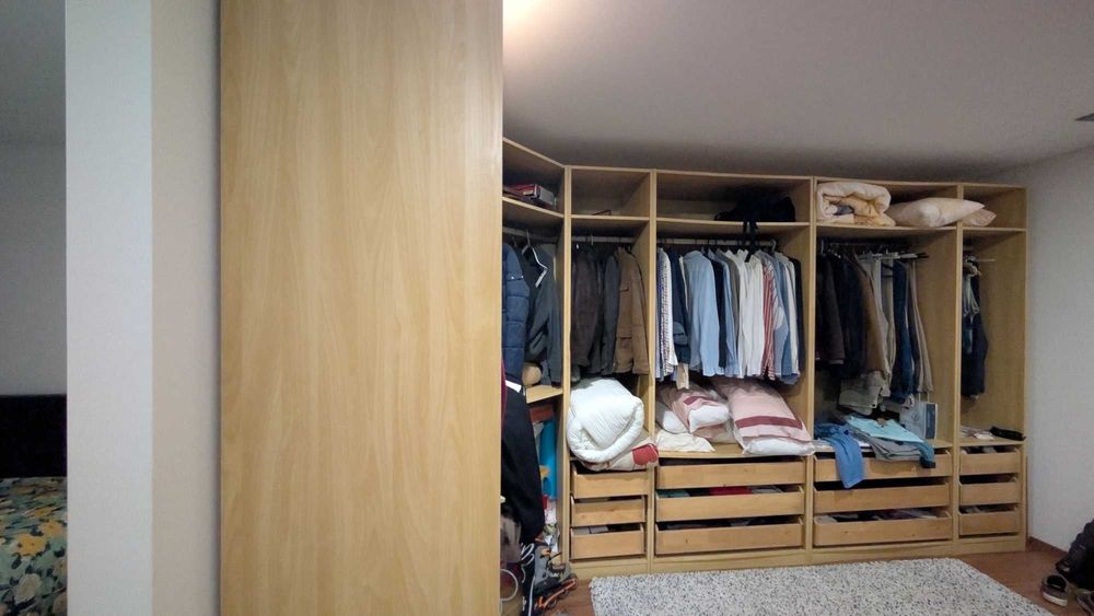 Vende-se roupeiro ikea com 6 módulos.