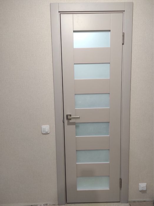 Двері деревʼянні, міжкімнатні з масиву деревини. Київ