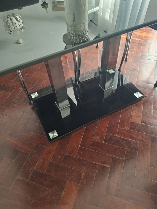 Mesa preta com 160m com por 90cm largar