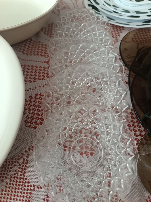 Vários pratos usados