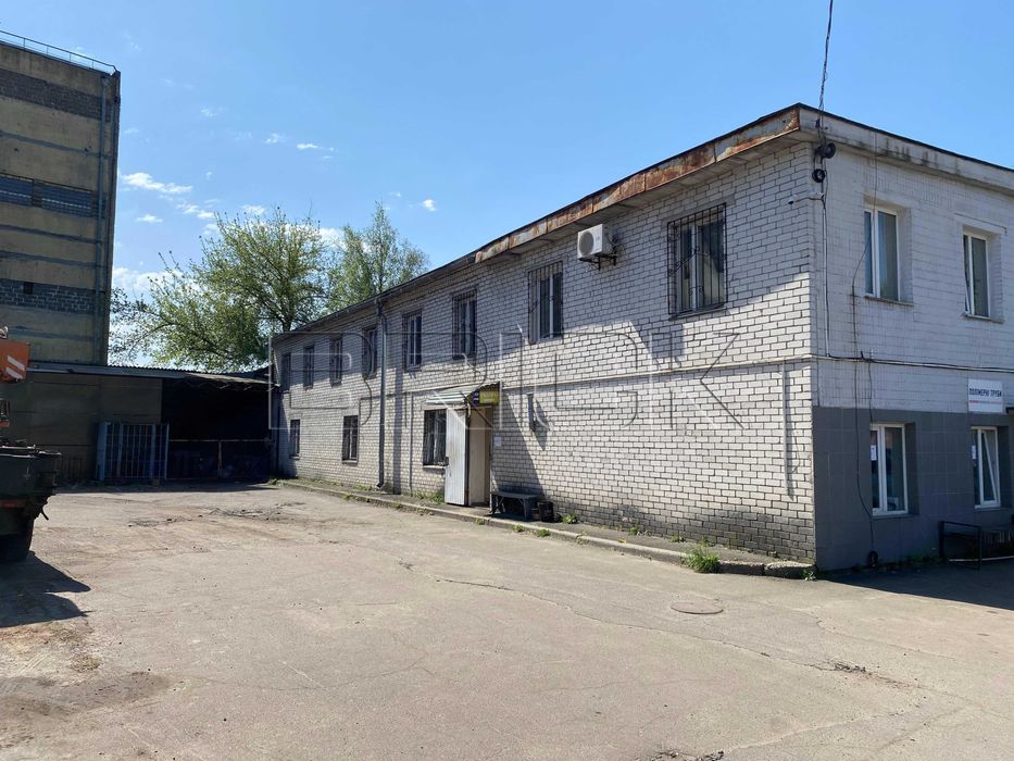 Продам у центрі міста майновий комплекс з виробничим обладнання