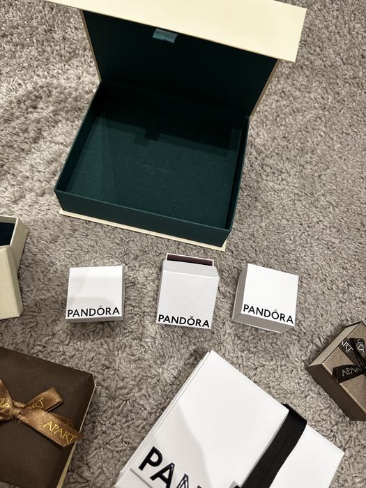 Pudełka pandora, apart, yes