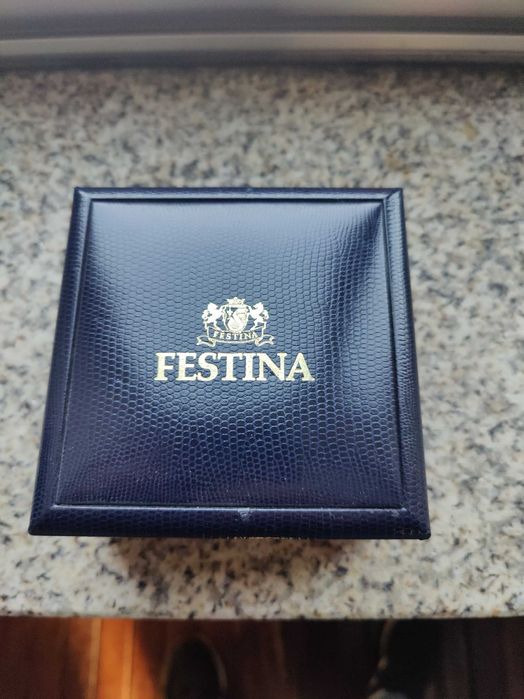 Relógio Festina com caixa e documentos