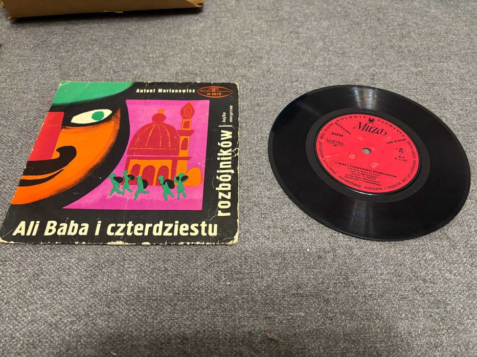 unikalny, kultowy zestaw czterech 7-calowych płyt winylowych typu EP (minialbumy) z bajkami i słuchowiskami muzycznymi dla dzieci z lat 60. XX wieku.