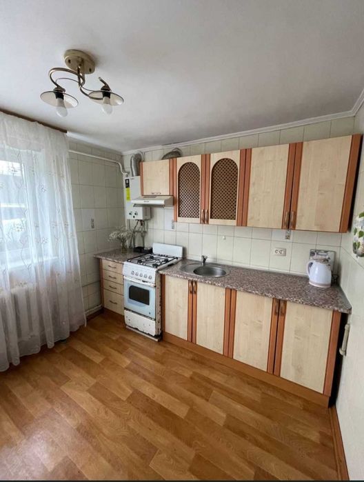 Продається частина цегляного будинку, по документах 2 кімнатна квартира.