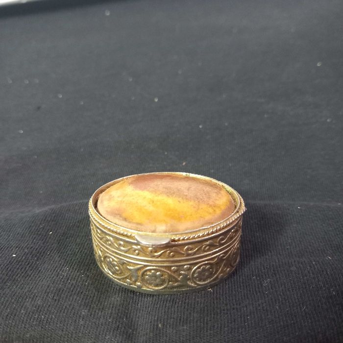 Pequena caixa oval